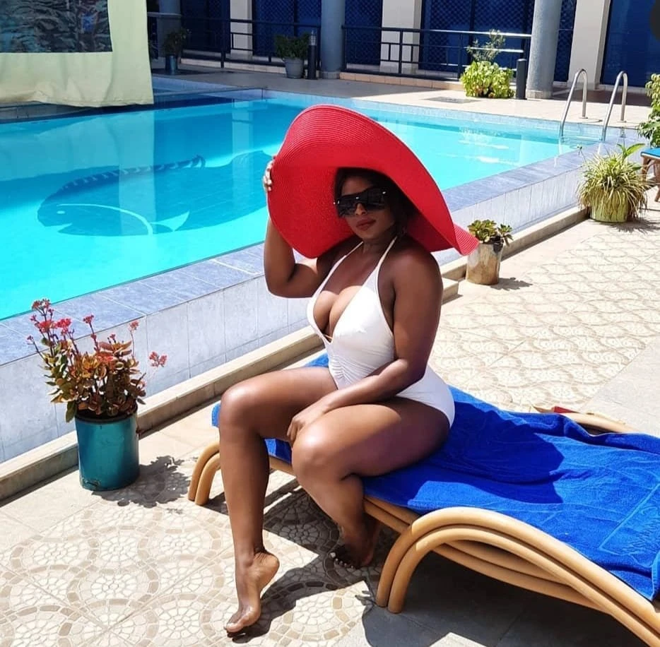 Bella – Central African escort in Bangalore — 3 / 4