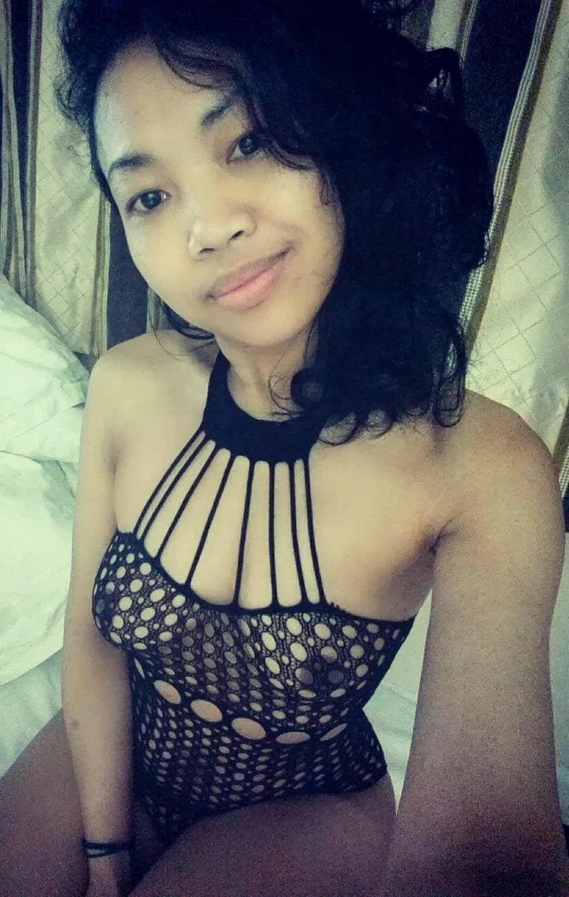 Lina – Indonesian escort in Hong Kong — 4 / 5