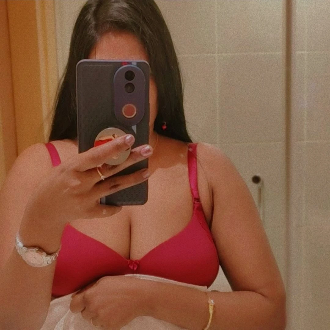 ShashaLox – Indian escort in Chennai — 1 / 13