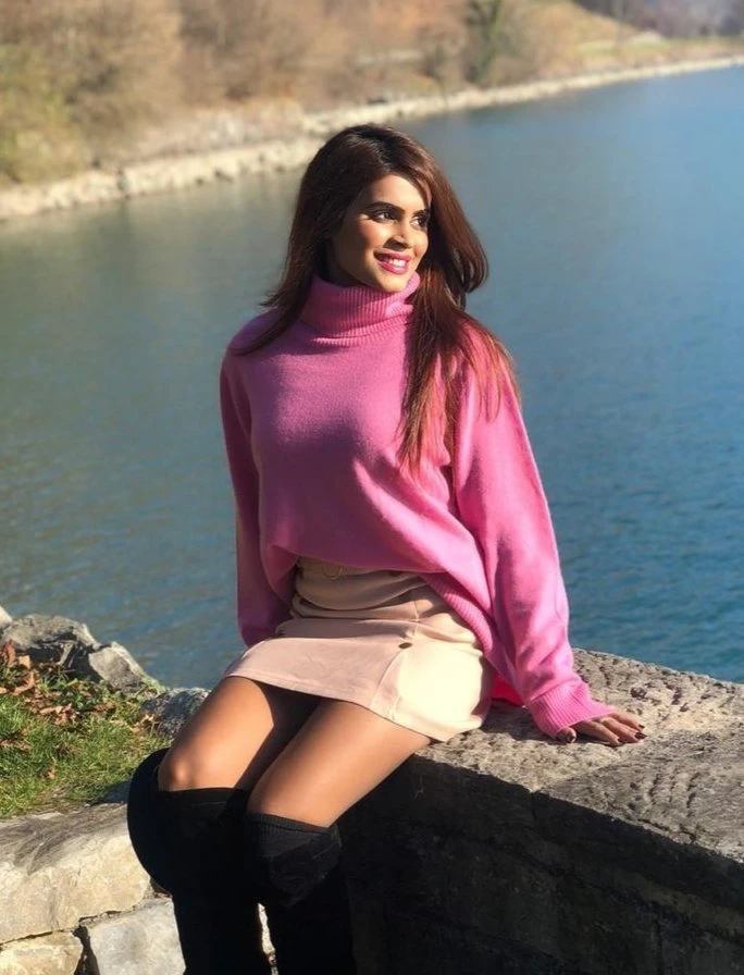 Sneha Ojha – Indian escort in Bangalore — 3 / 6