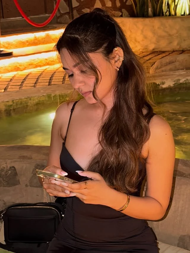 Mega – Indian escort in Ahmedabad — 4 / 8
