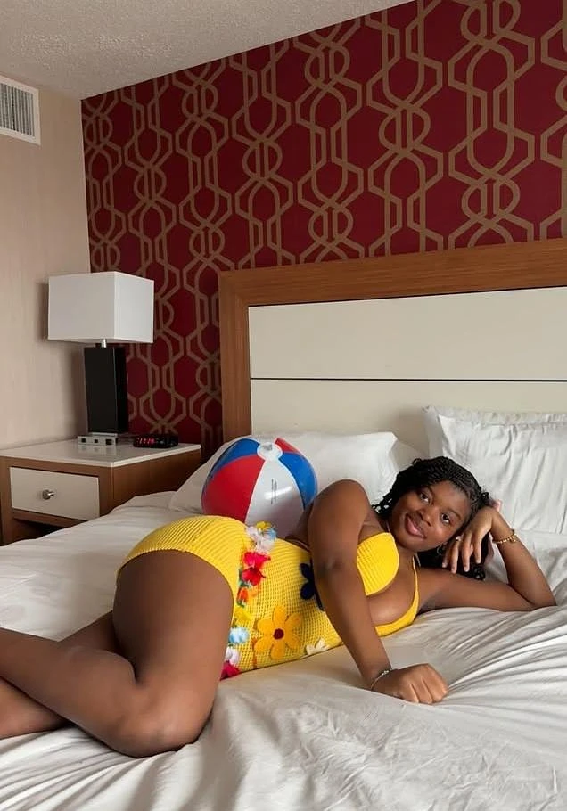 Sexy and Young Classy Girl Faith – Burkinabe escort in Ahmedabad — 4 / 7