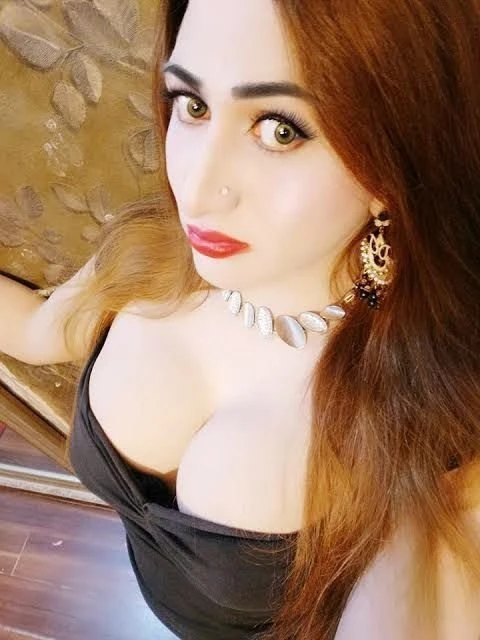 Aliya Gupta – Indian escort in Chennai — 5 / 7