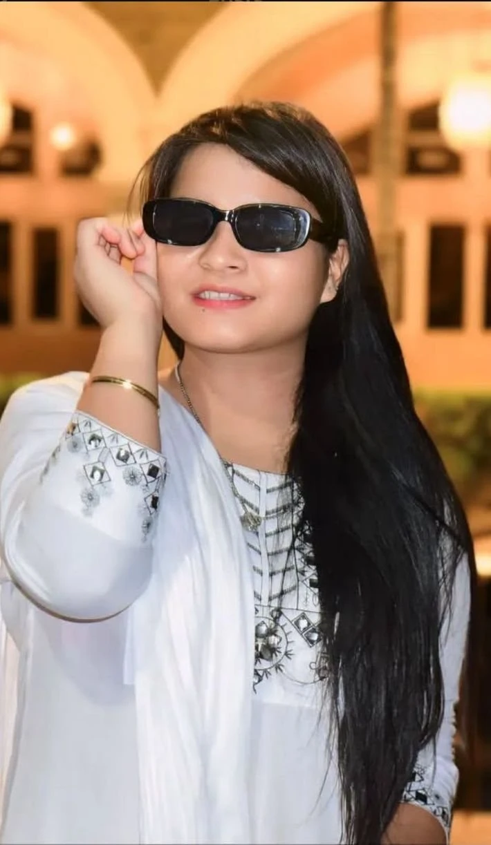 Priya (real and cam show) – Indian escort in Bangalore — 2 / 3