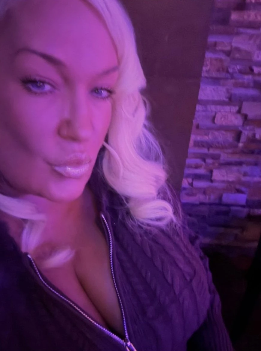 Tiffany Dream – American escort in Hong Kong — 8 / 11