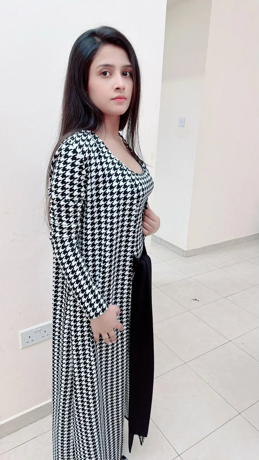 RIYA ESCORT SERVICE – Indian escort in Gurgaon — 3 / 4