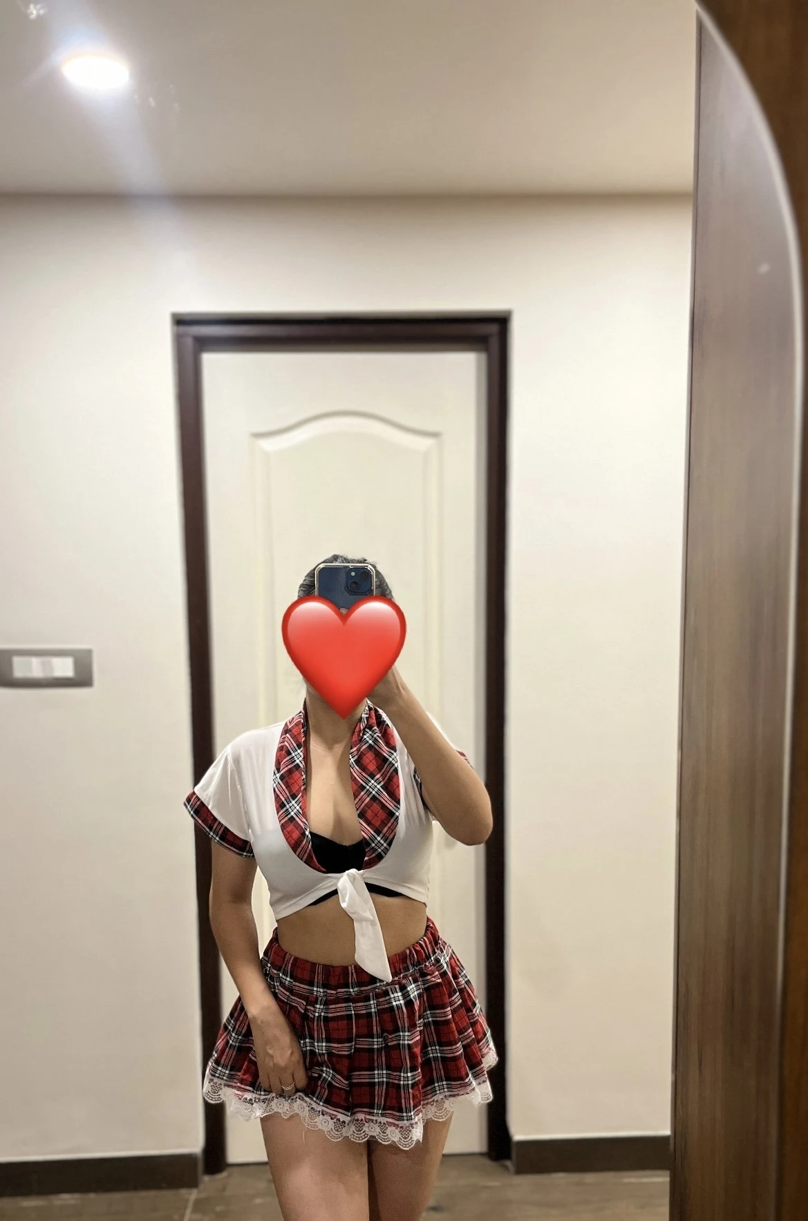 Inner Aura – Guinean masseuse in Bangalore — 2 / 3