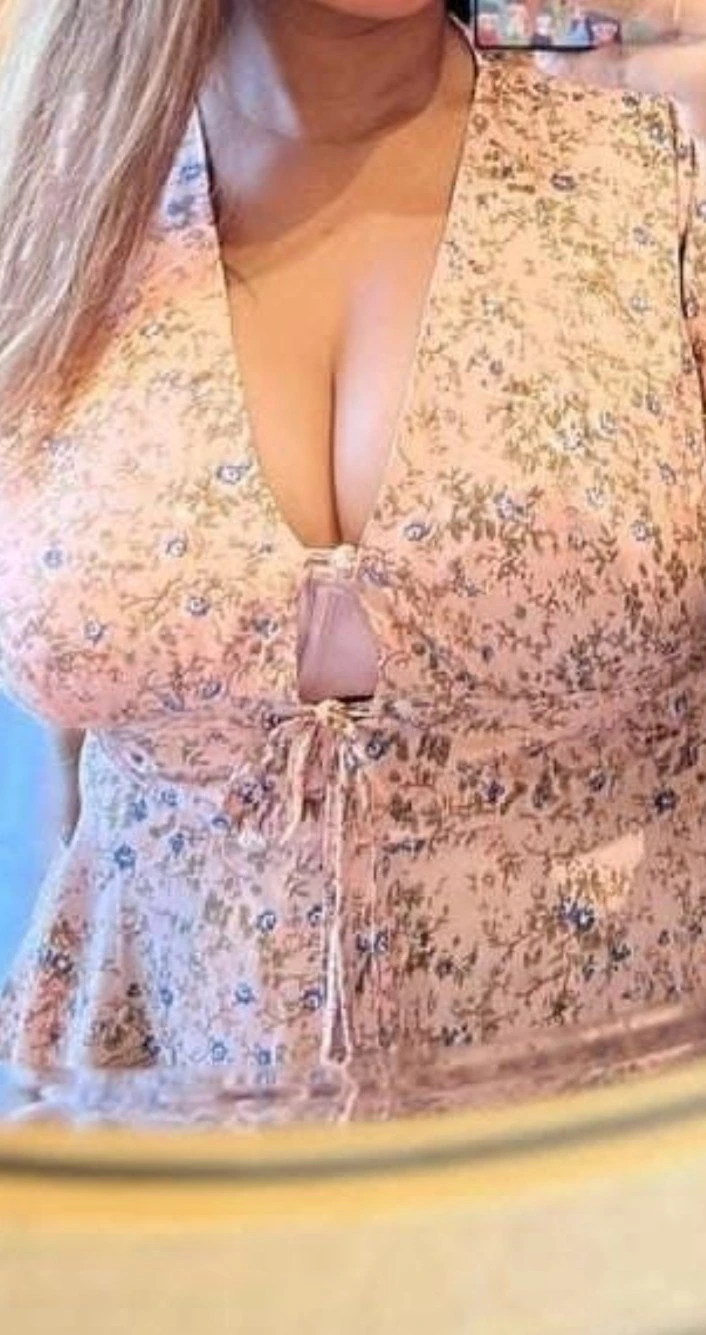 Cam Show and Real Meet – Indian escort in Bangalore — 3 / 4