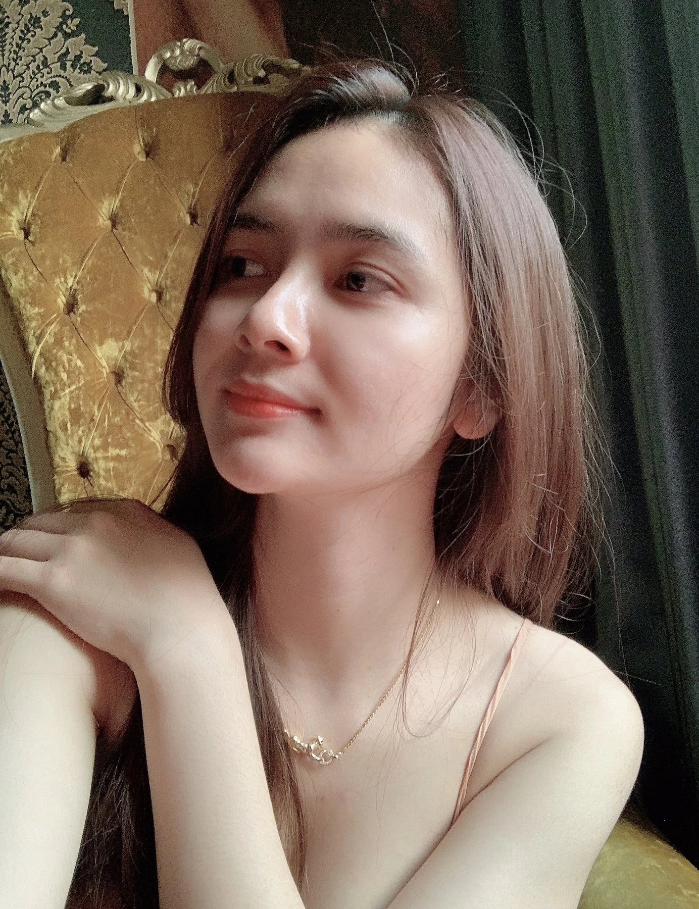 Julie – Vietnamese escort in Ho Chi Minh City — 2 / 8