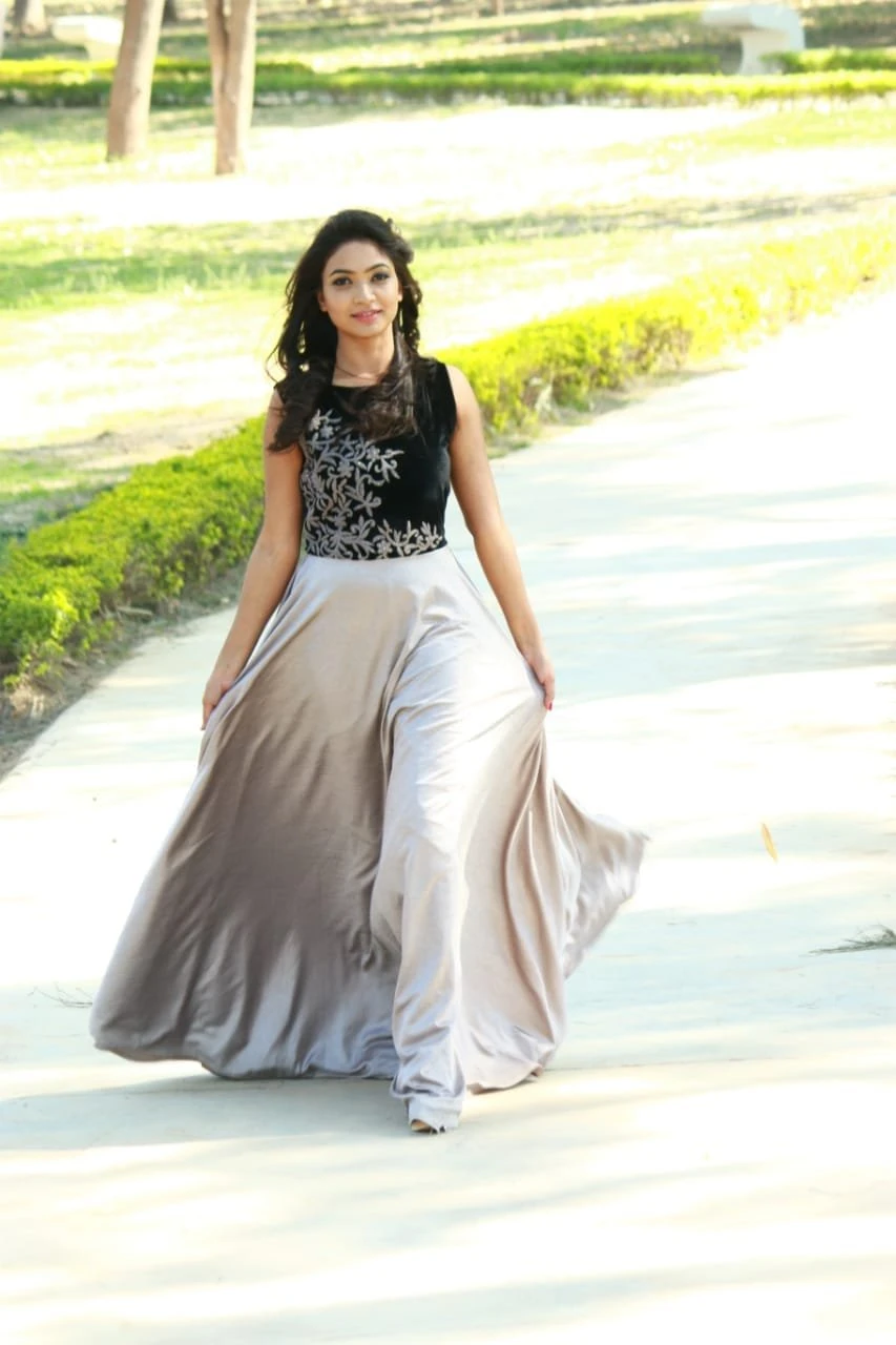 Mumbai Escorts Priya – Indian escort in Mumbai — 4 / 5