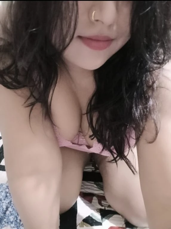 Hot Priya – Indian escort in Mumbai — 4 / 5
