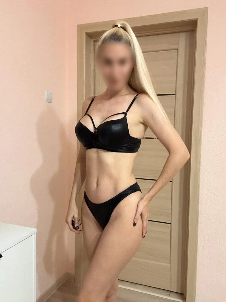 Аня – Ukrainian escort in Kiev — 4 / 6