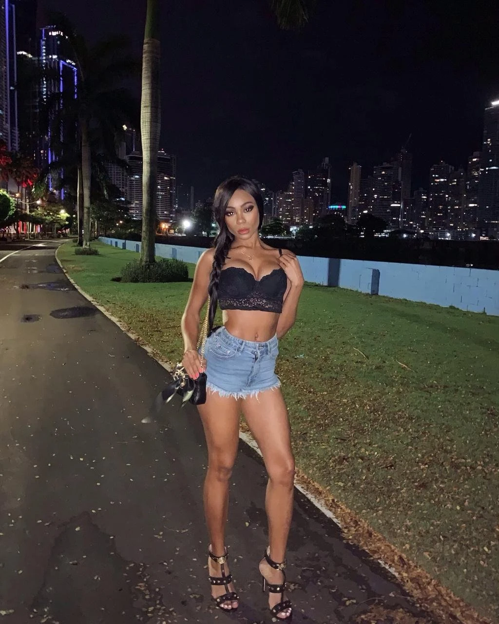 Charlotte – Colombian escort in Malta — 3 / 18