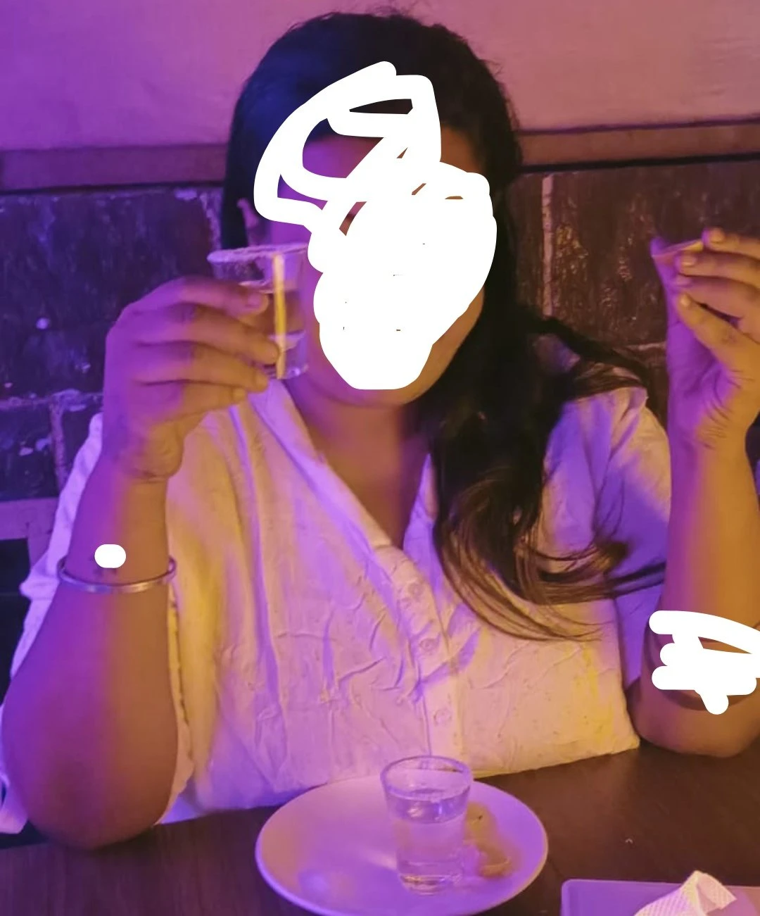 Wandering Bee – Indian escort in Mumbai — 2 / 4