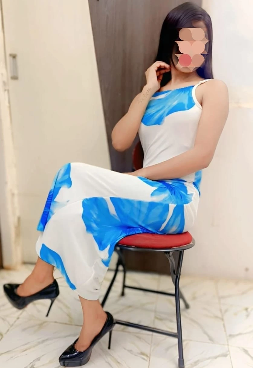 I am Raveena here real meet & cam – Indian escort in Mumbai — 9 / 12