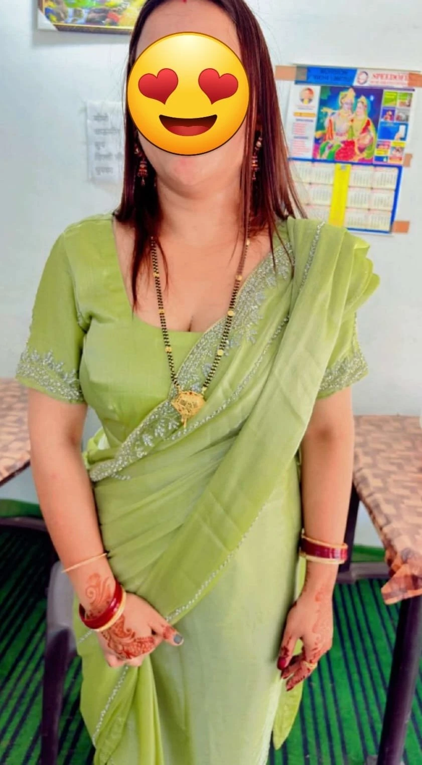 Pahadi housewife Cam session only – Indian escort in New Delhi — 4 / 5
