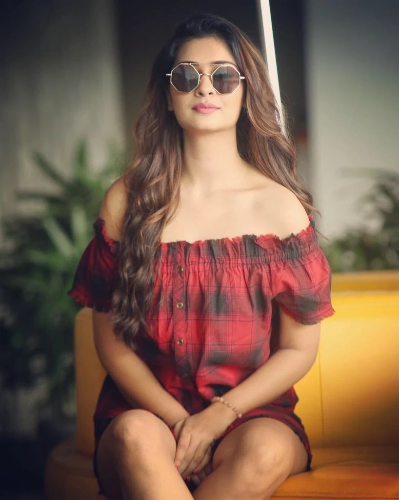 Manvi Kakkar – Indian escort in Mumbai — 4 / 5
