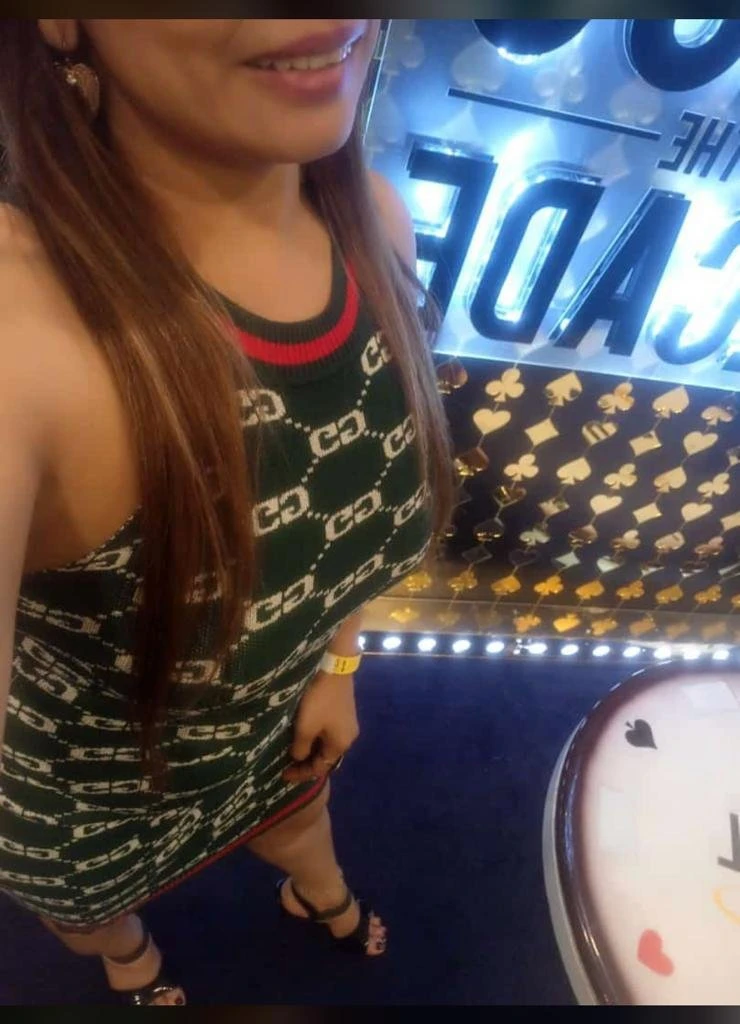 Leena Singh – Indian escort in Mumbai — 1 / 5