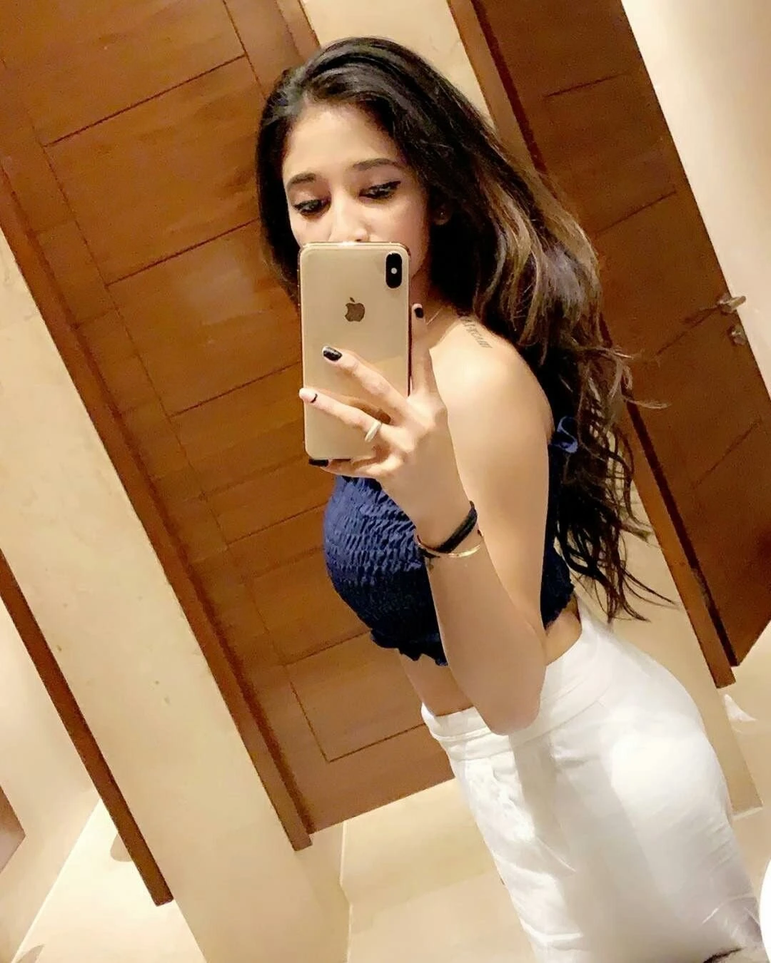 Farzana – Indian escort in Kochi — 2 / 3