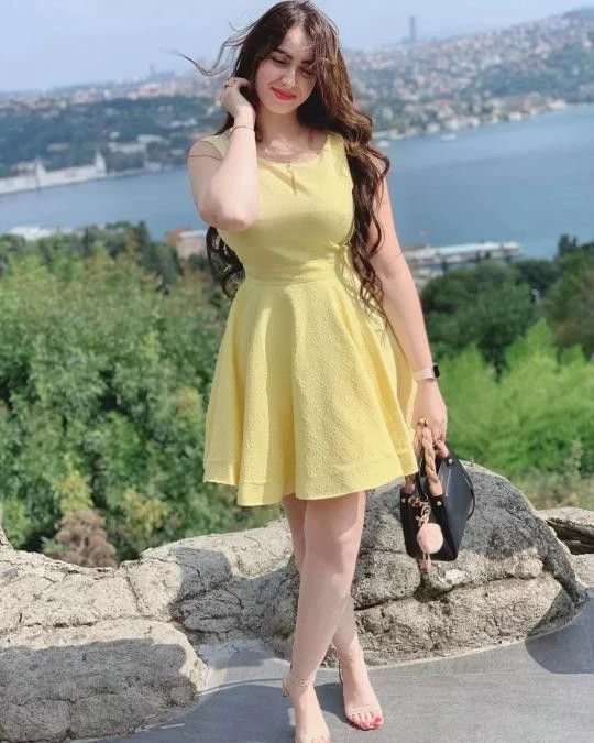 Young Model and Independent Housewife – Indian escort in Pune — 1 / 2