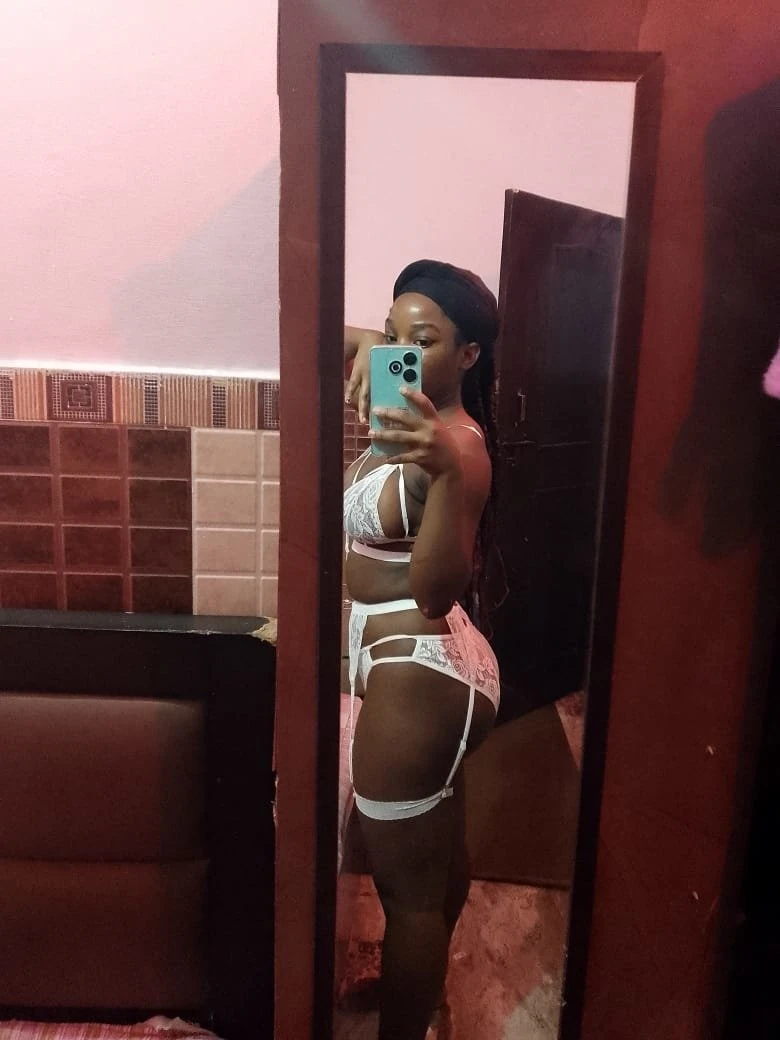 Ashanti – Zimbabwean escort in Hyderabad — 3 / 4