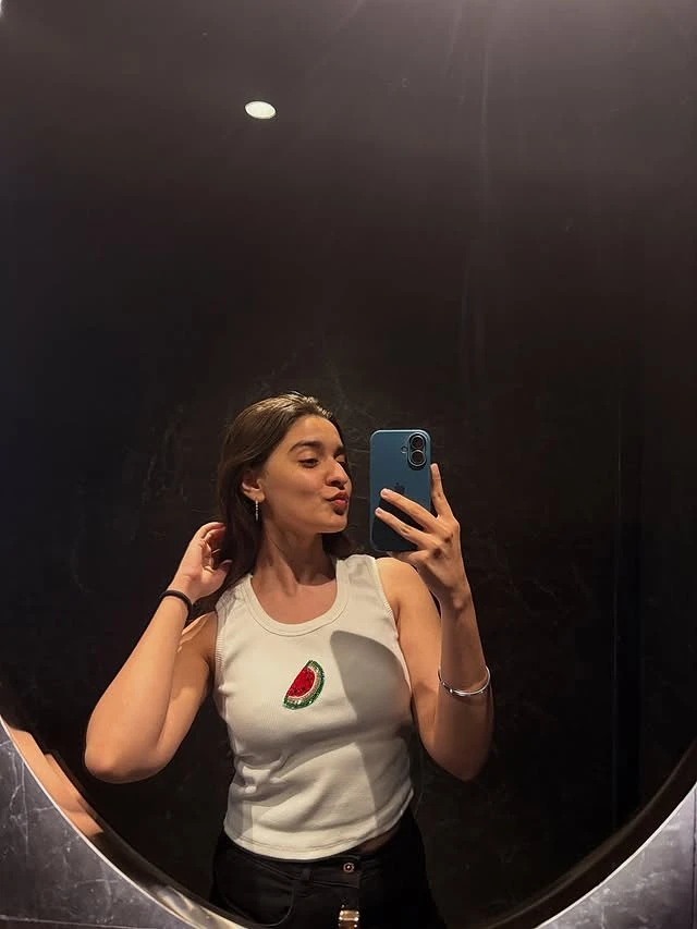 Neha – Indian escort in Vadodara — 3 / 6