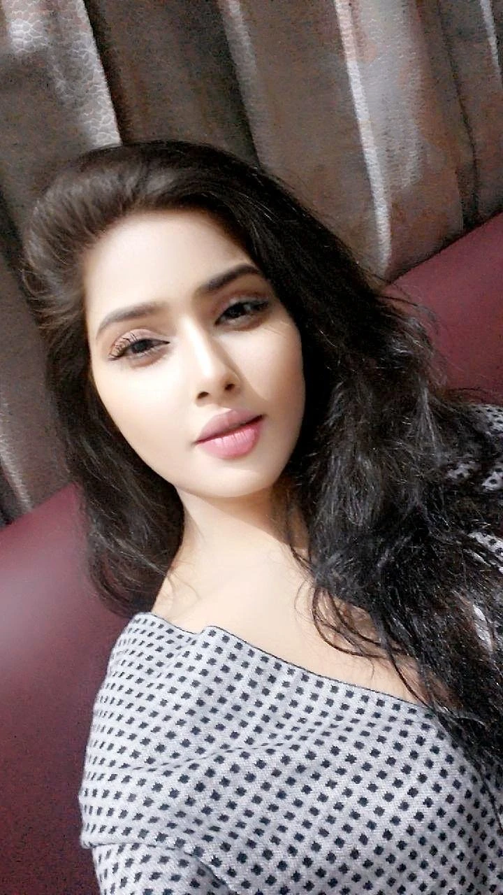 Aaliya Rastogi – Indian escort in New Delhi — 9 / 13
