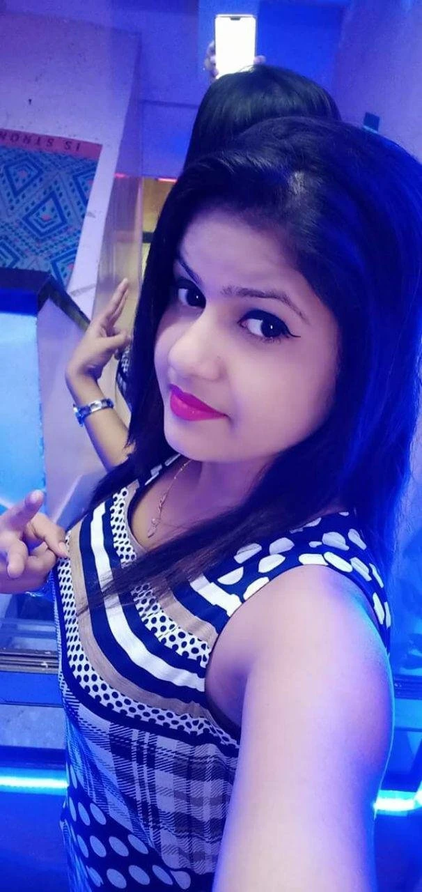 Poorvi – Indian escort in Mumbai — 1 / 2