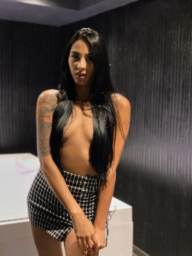 Catalina – Mexican escort in Malta — 3 / 19