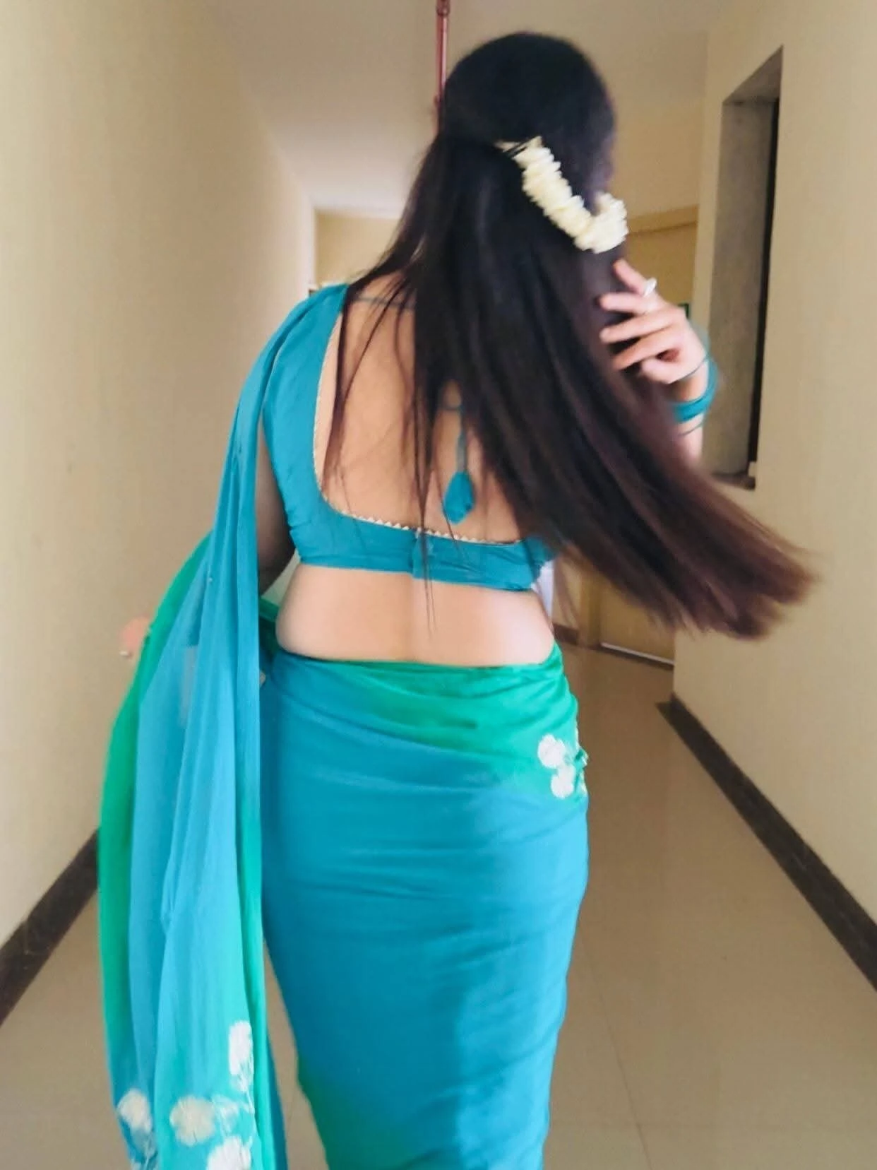 SUNAINA CAM QUEEN /MEET BIG BOOBS – Indian escort in New Delhi — 21 / 22