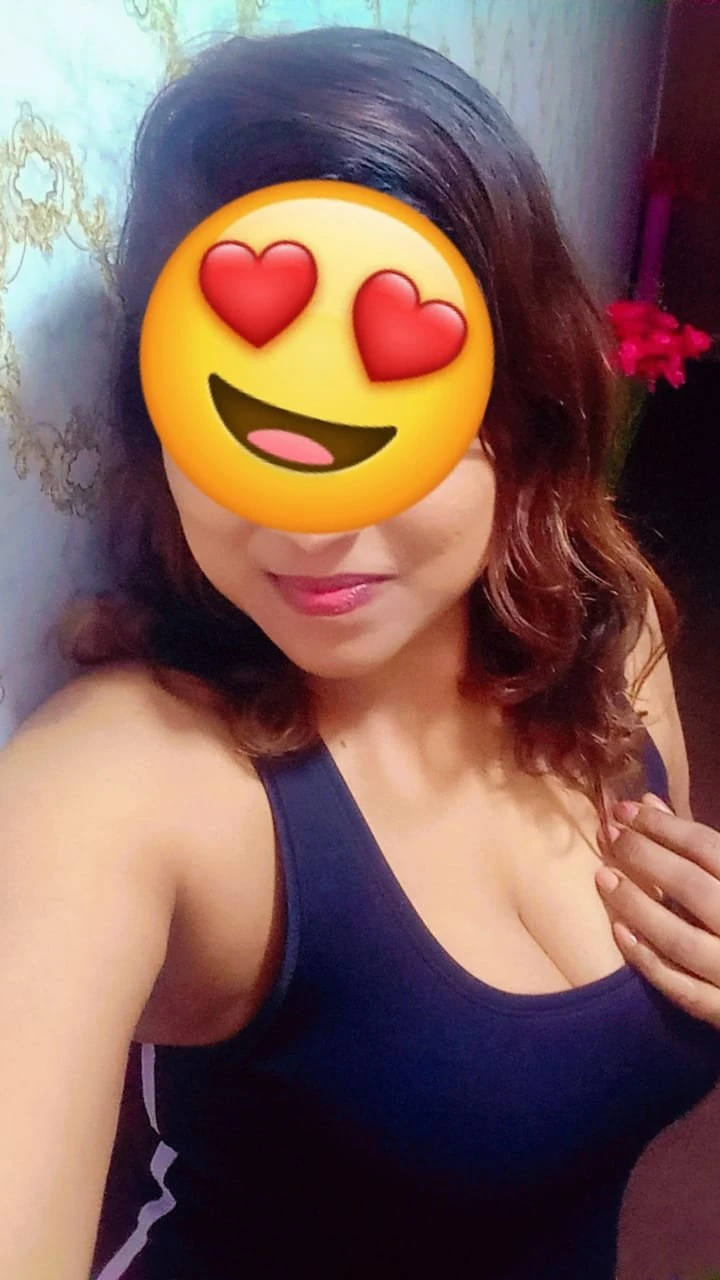 Chathu and Samantha – Sri Lankan adult performer in Colombo — 2 / 9