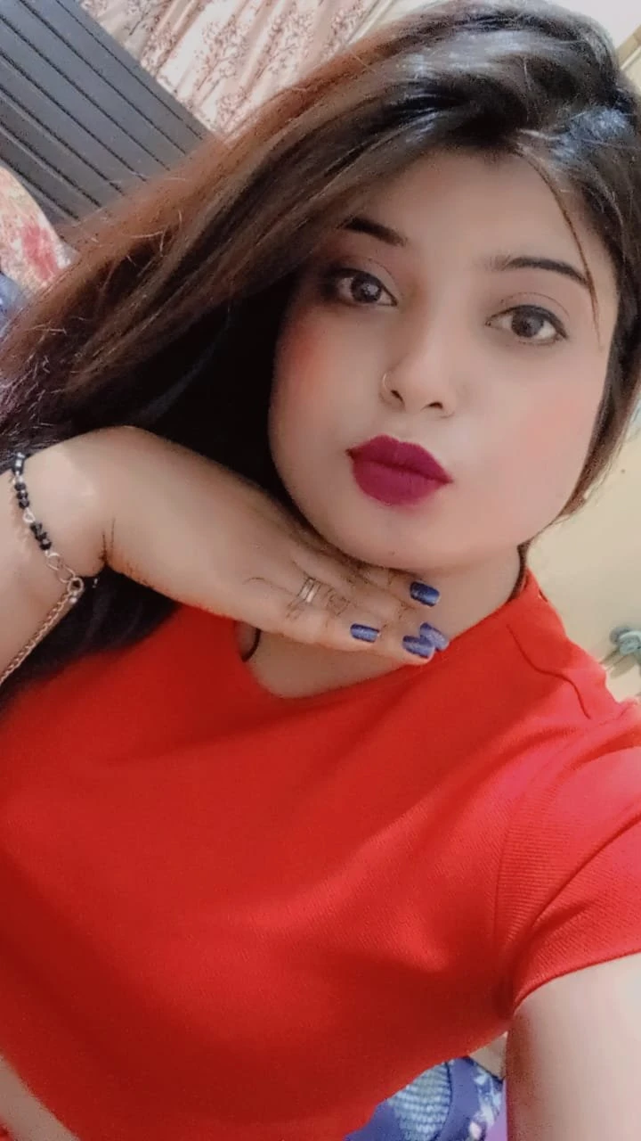 Divya Kapoor Real Meet and Cam Service – Indian escort in Mumbai — 1 / 3
