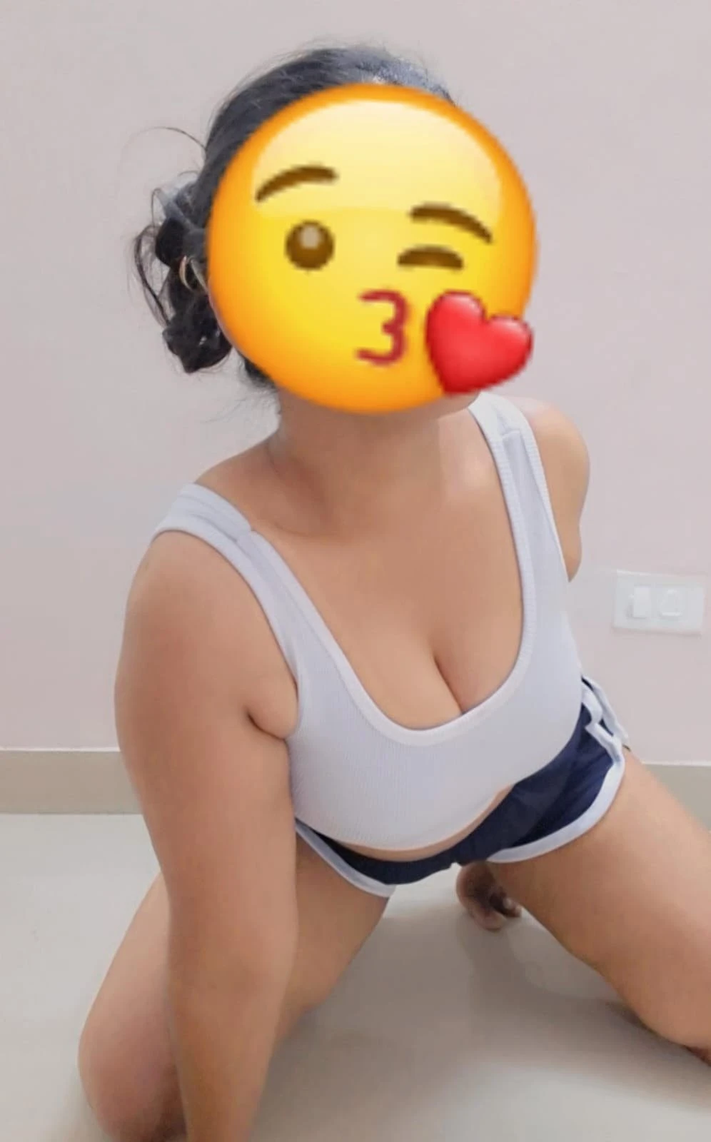Simmi – Indian escort in Noida — 3 / 5