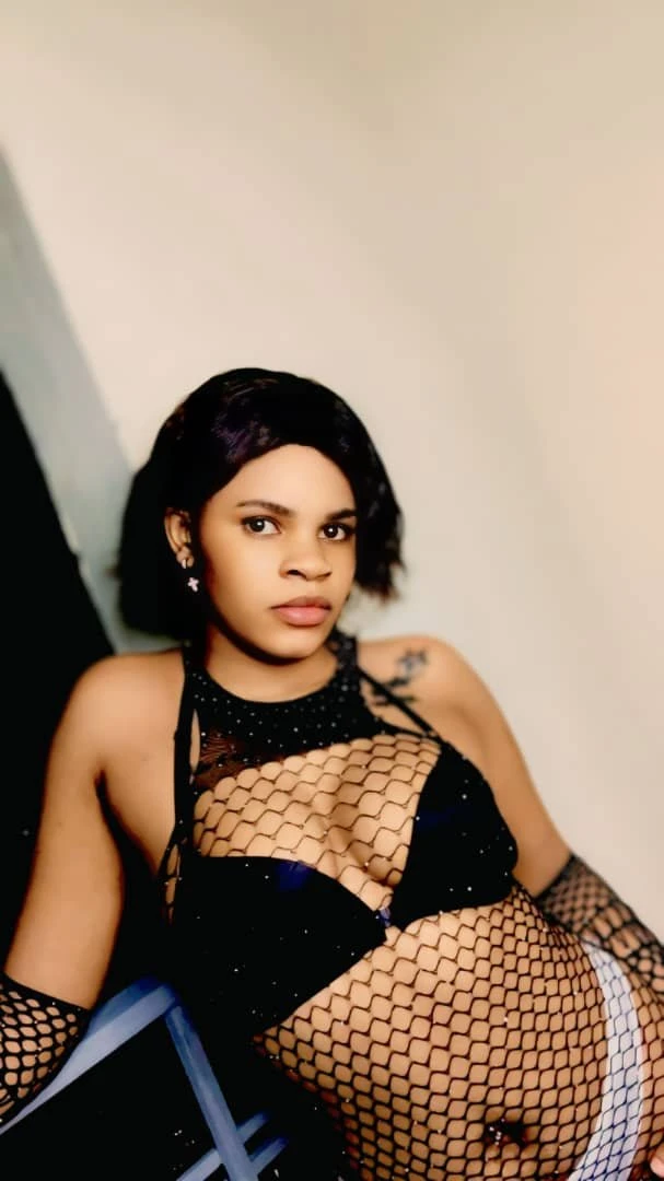 REENA 1 – South African escort in Noida — 4 / 5