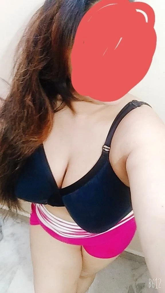 Angel Thakur RealMeet @ Camshow – Indian escort in New Delhi — 8 / 16
