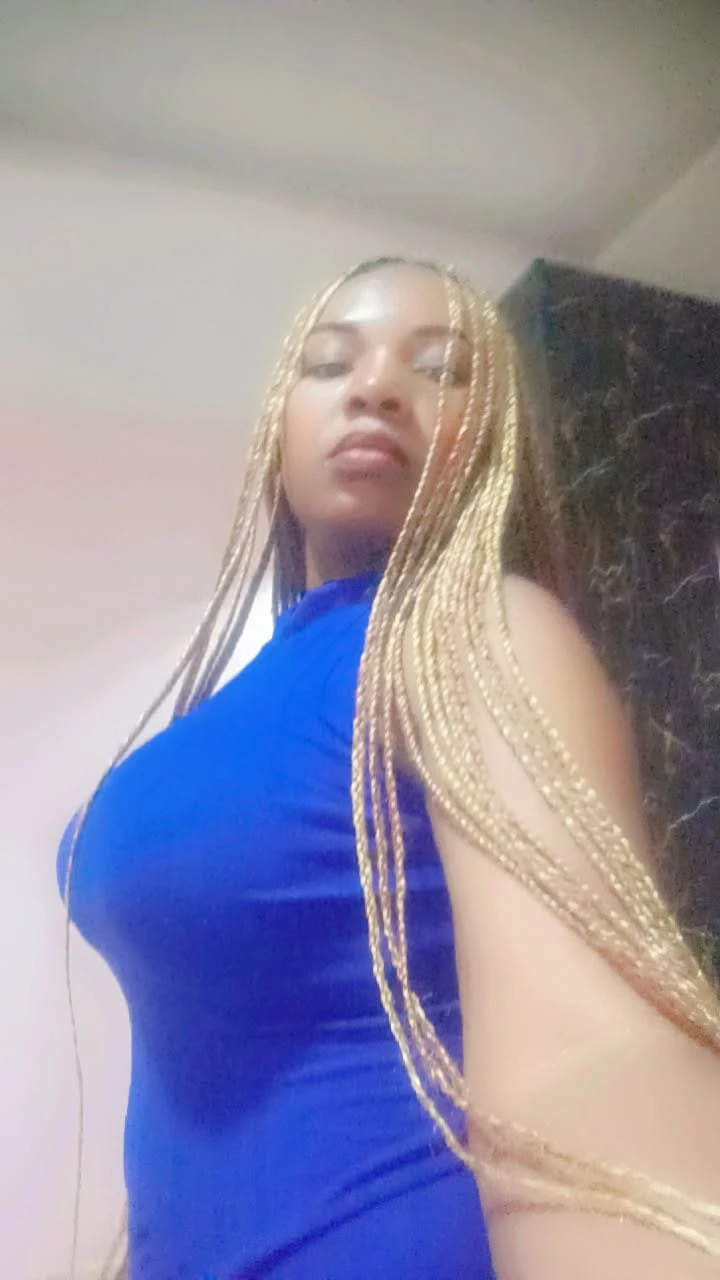 Bella – Malian masseuse in New Delhi — 8 / 11