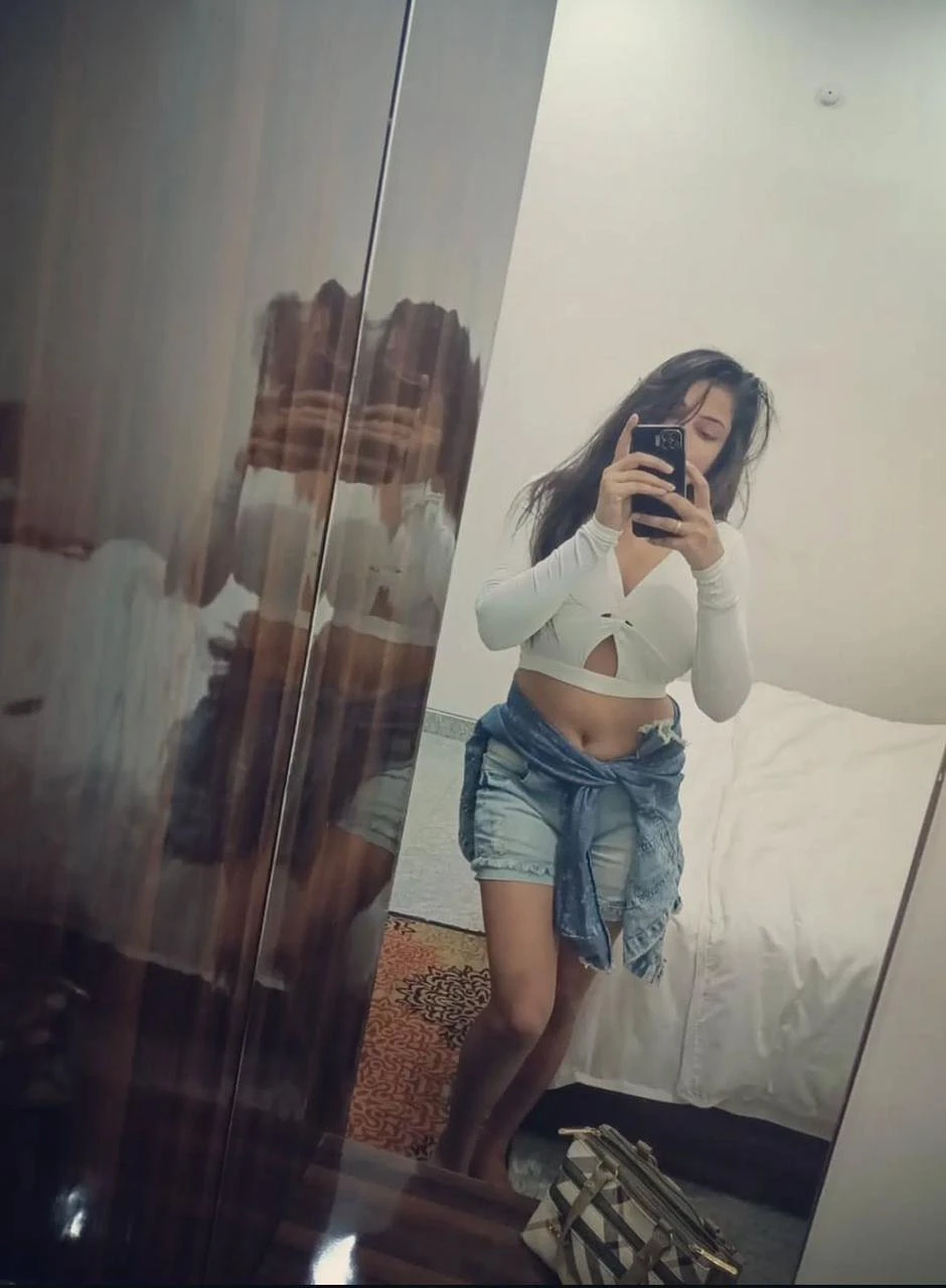 Soniya Cam and Real Meet – Indian escort in Noida — 2 / 4