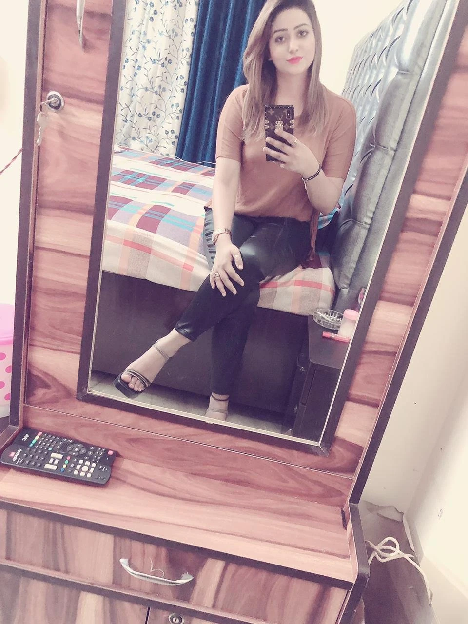 Jiya Hi Profile – Indian escort in Mumbai — 3 / 5