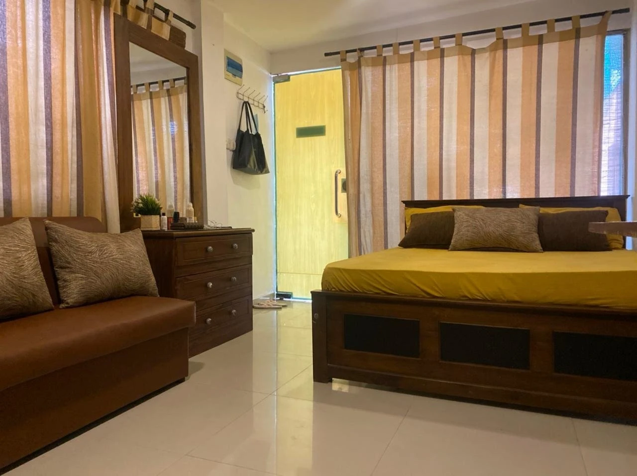 Sam Licking Massage Nugegoda – Sri Lankan escort in Colombo — 3 / 4
