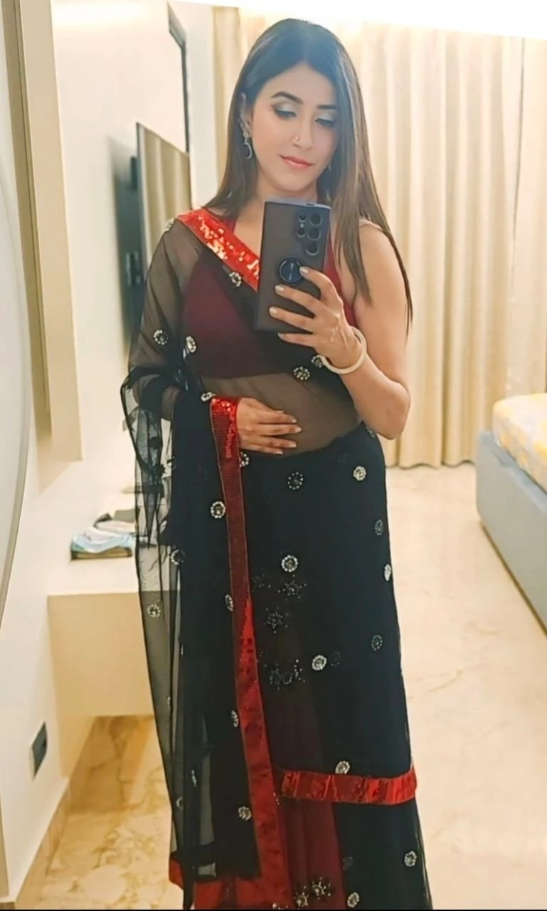 Aayushi vip top sarvice in – Indian escort in Thane — 2 / 3