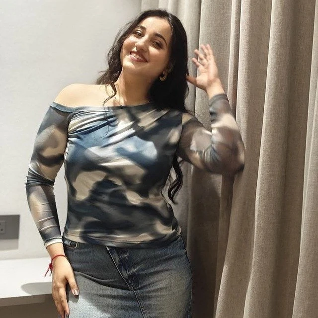 Aadhvika – Indian escort in Kochi — 2 / 4