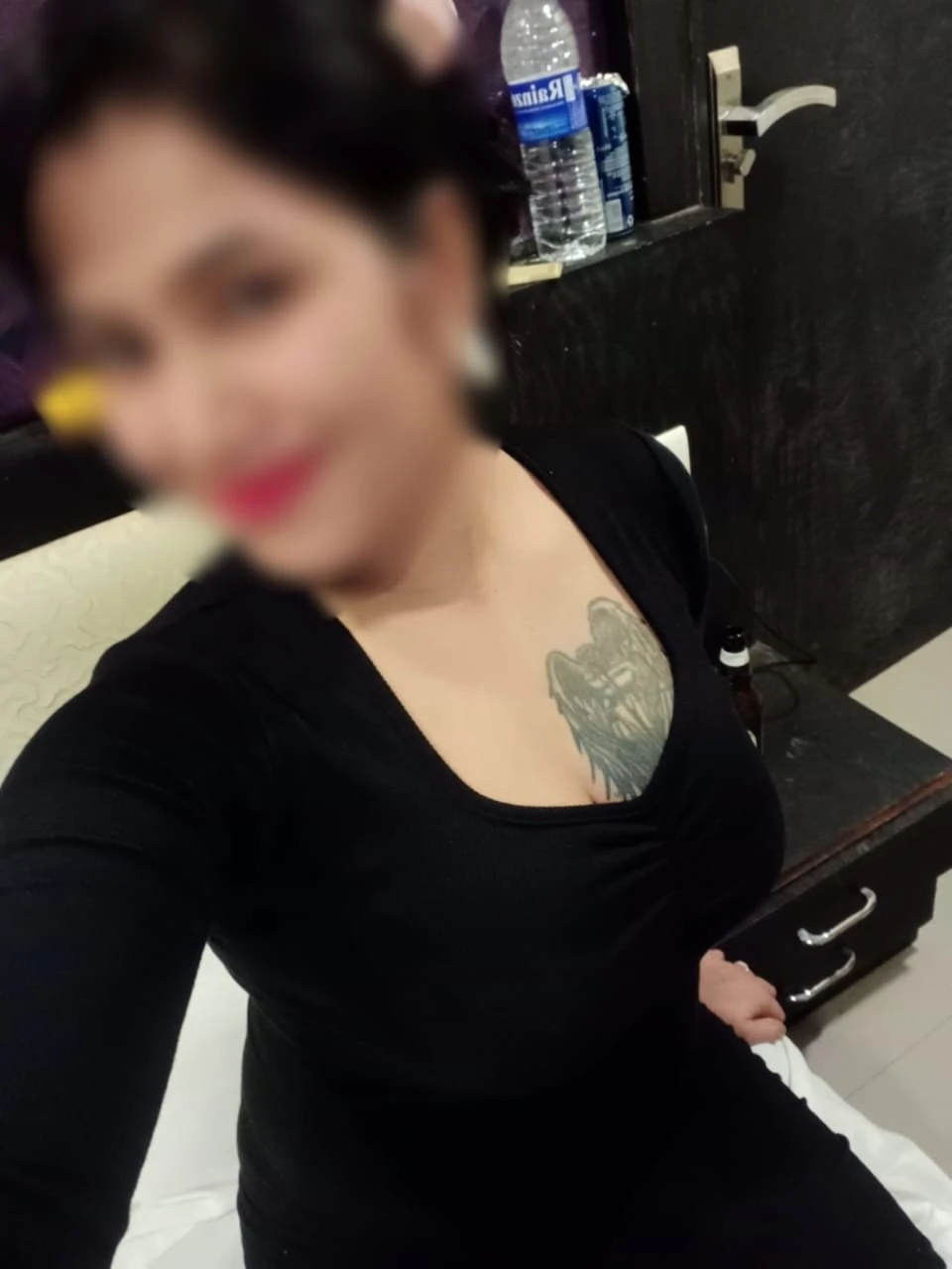 Sonam (Real meet & cam show) – Indian escort in Hyderabad — 3 / 5