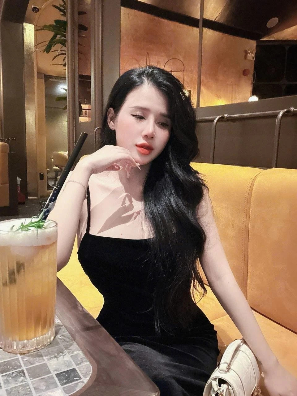 yumi – Vietnamese escort in Ho Chi Minh City — 6 / 10