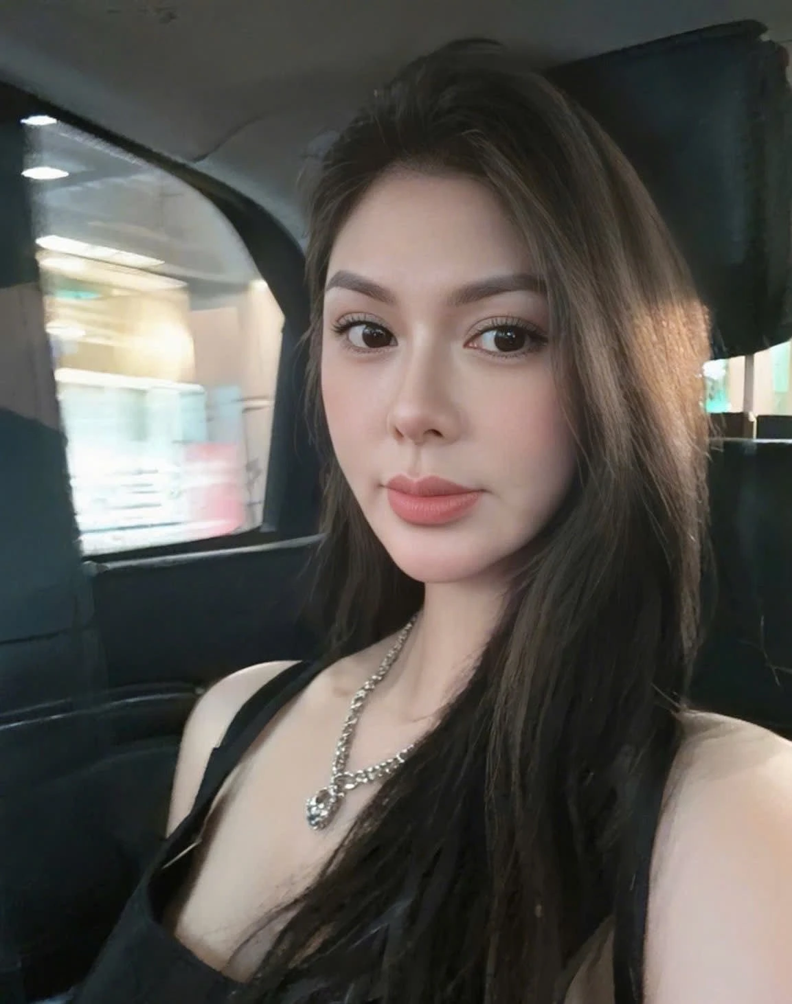 Kelly – Vietnamese escort in Ho Chi Minh City — 4 / 9