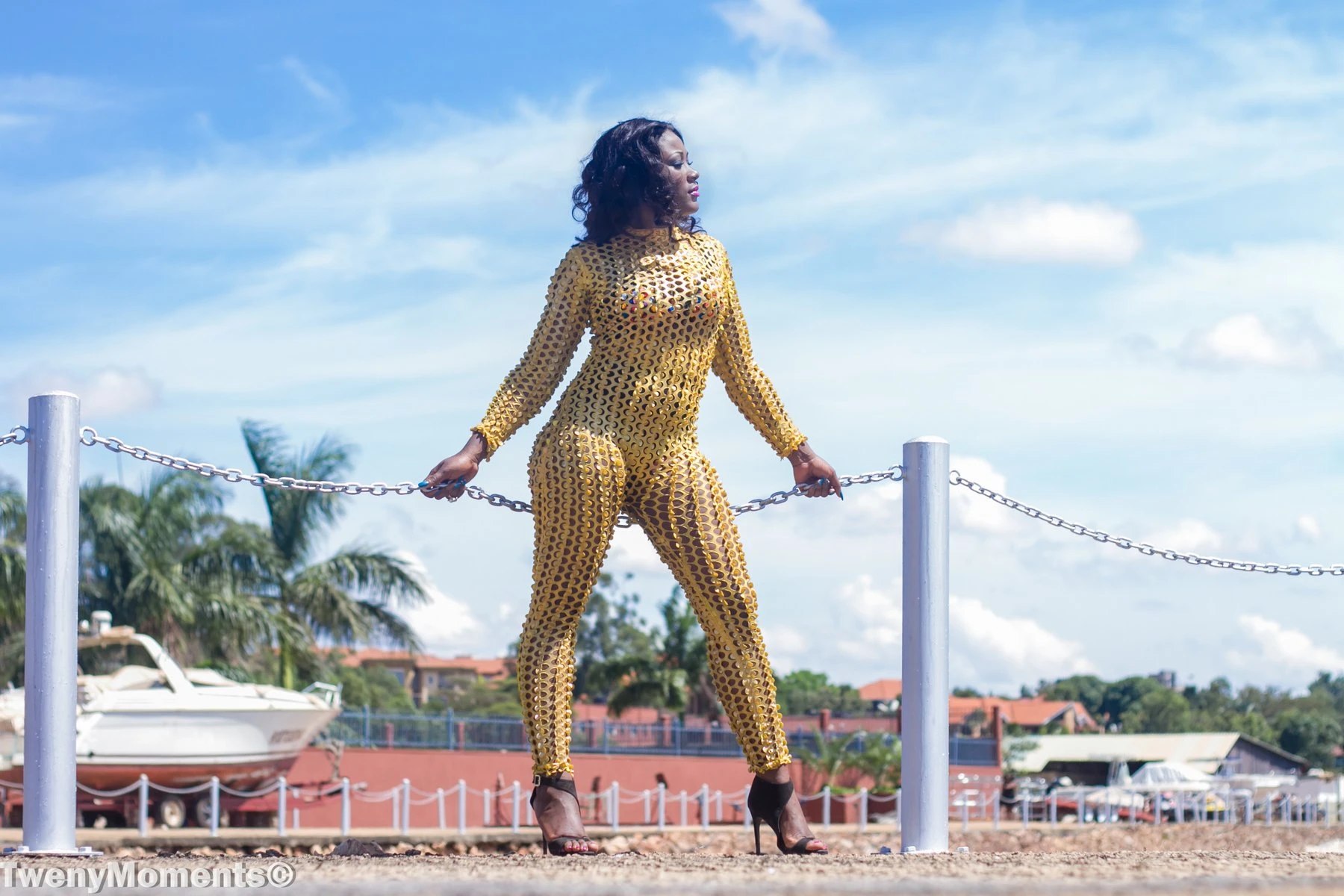 Body Bar – Ugandan masseuse in Kampala — 2 / 3