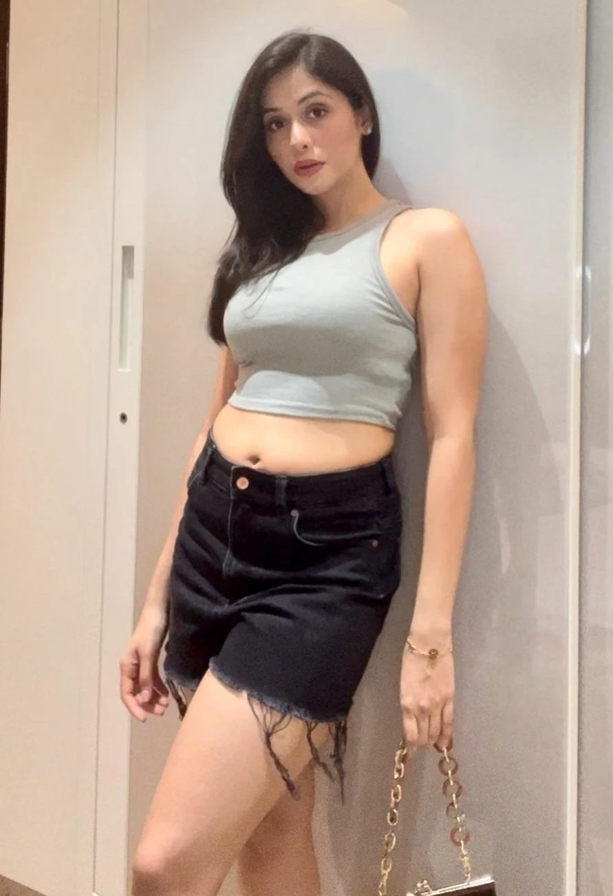 Divya – Indian escort in Mumbai — 3 / 4