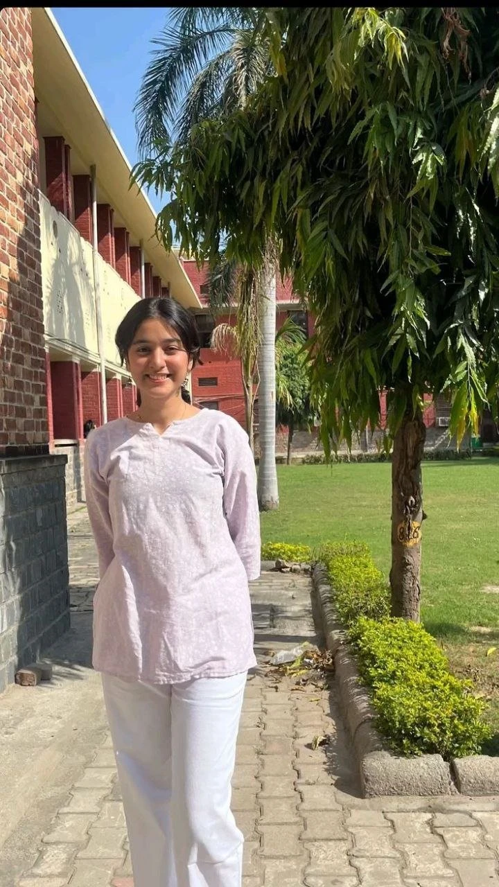 Anushka – escort in Mumbai — 2 / 4