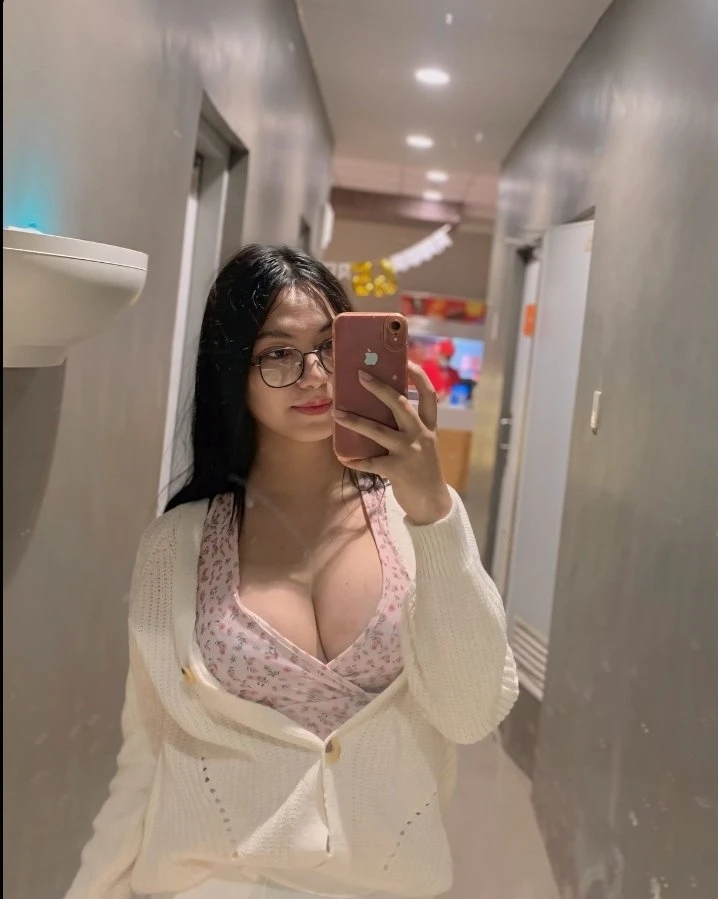 Daddie's Girl ( cam show📸 ) Esco🇳🇵 – Nepalese escort in Butwal — 2 / 4