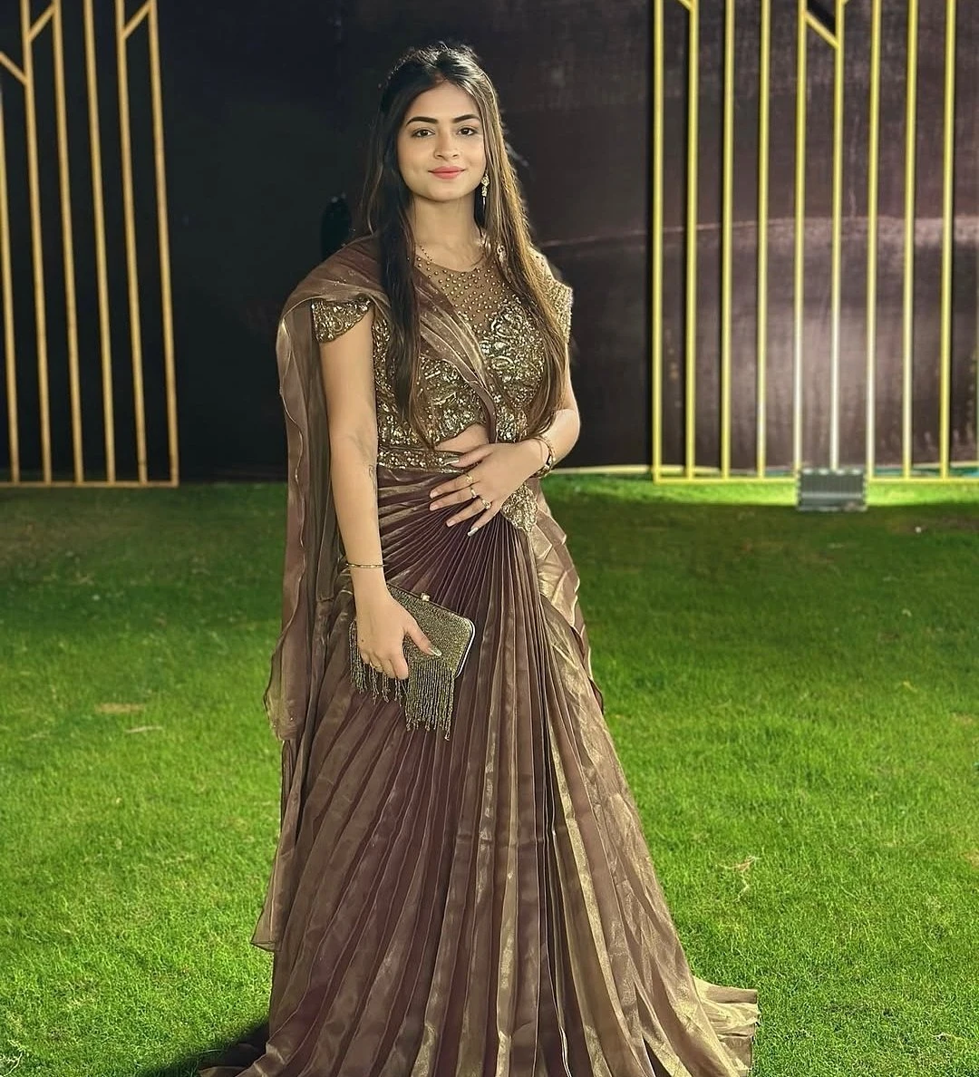 Queens – escort in Surat — 2 / 15