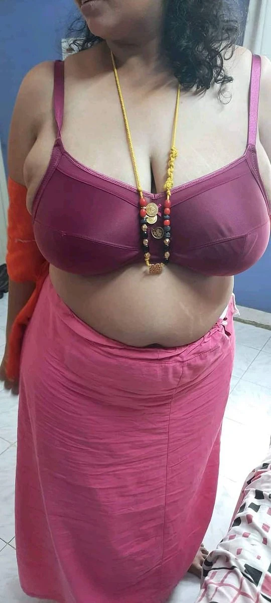bhabhi available – Indian escort in Navi Mumbai — 2 / 4